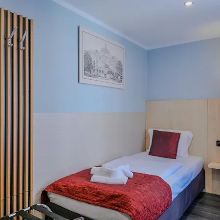 Ramada By Wyndham Frankfurt Central Station-3