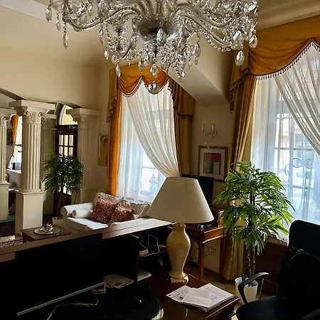 Fleur De Lis Hotel-3