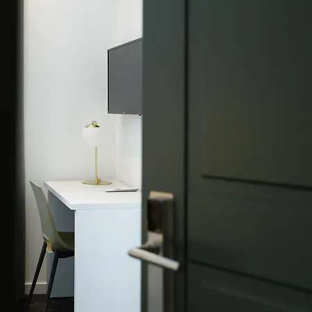 Boutique Hotel Piazza Grande Locarno - Easy Self Check-In-3