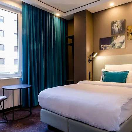 Motel One Amsterdam-Waterlooplein-3