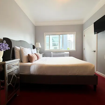 The Hotel Hollywood-3