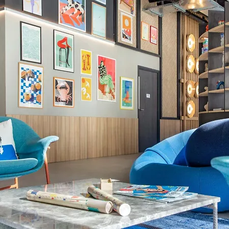 Moxy Nice-2