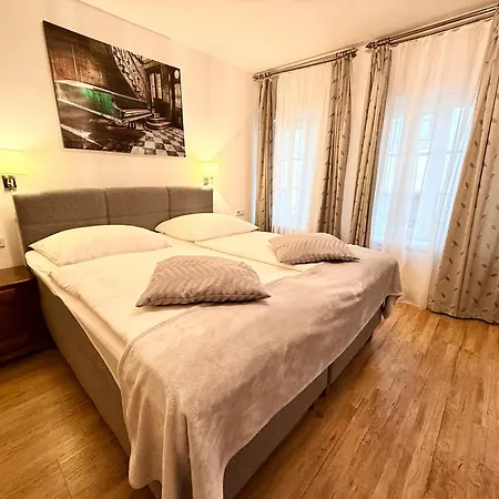 Altstadthotel Hayk am Rhein-3