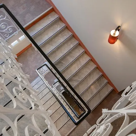 Hotel Du Midi-3