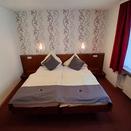 Hotel Weinhaus Am Stiftstor-3
