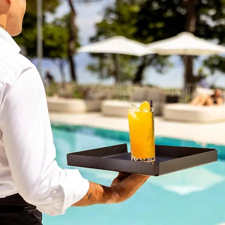 Hi Hotels Sirmione - Heated Lakeview Pool-3