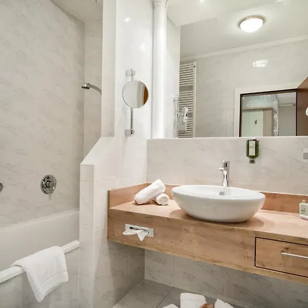Small & Beautiful Hotel Gnaid-2
