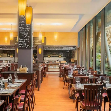 Courtyard By Marriott Prague City-2