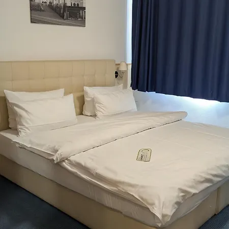 Hotel am Bayrischen Platz-2