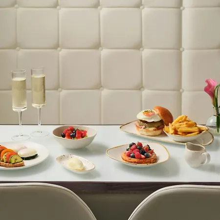 Como The Halkin-3