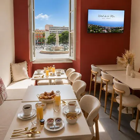 Hotel De La Mer-3