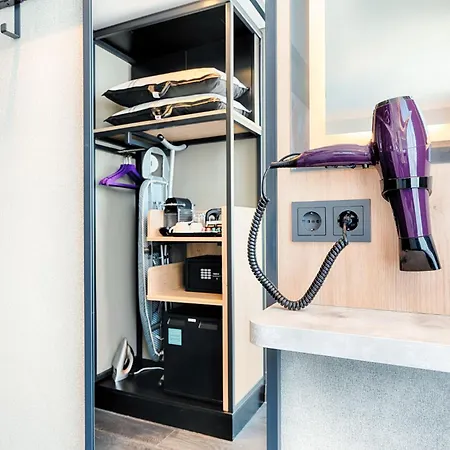 Premier Inn Hamburg St. Pauli-2