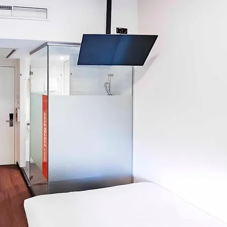 Easyhotel Amsterdam City Centre South-2
