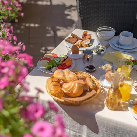 Garni Hotel Peterlinhof-3