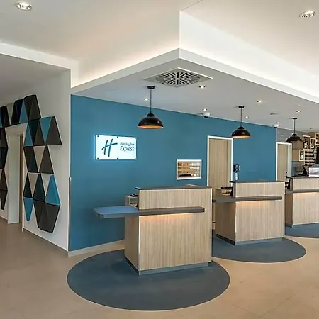 Holiday Inn Express - Freiburg - City Centre-2