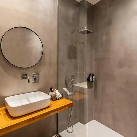Melo Athens-2