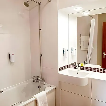 Premier Inn London Bank-2