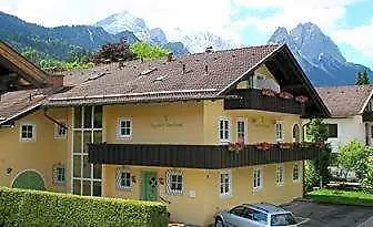 Alpenhof Garnihotel&Ferienwohnungen-3