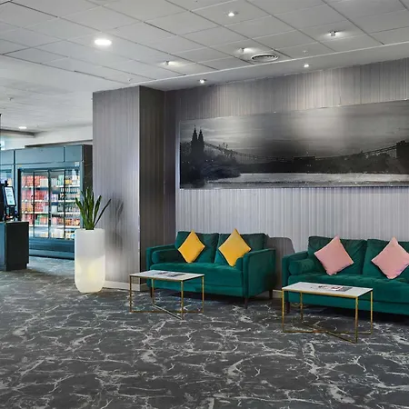 Novotel London West-3