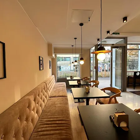 Hotel Attaché-3