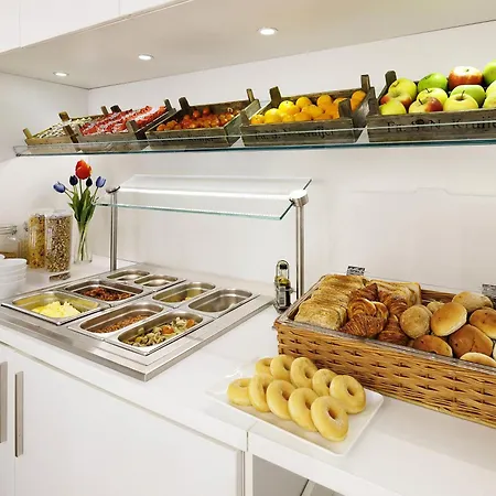 Ibis Styles Amsterdam Central Station-3