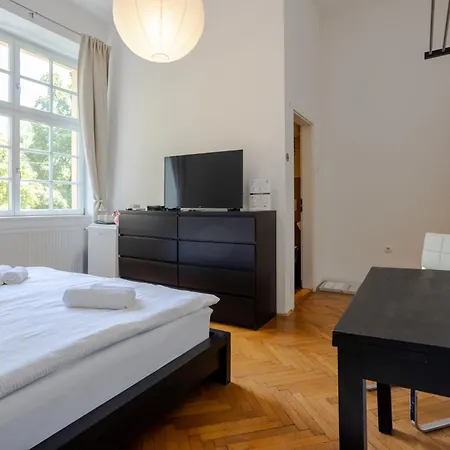 Urban Rooms-- Free Parking---3