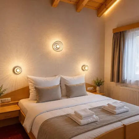 Hotel Garni Corinna-3