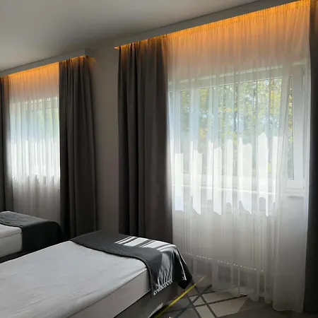 Air Hotel-3