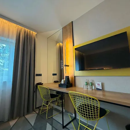 Air Hotel-2