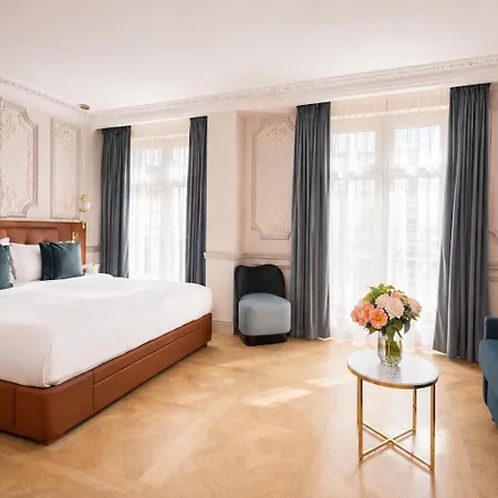 Le Triomphe Paris-3