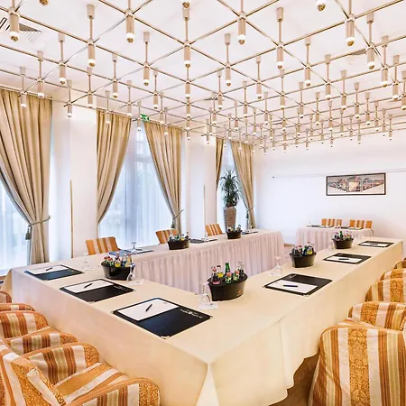 Best Western Premier Grand Hotel Russischer Hof-3