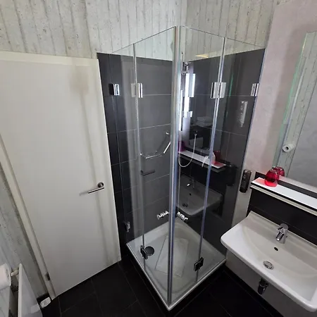 Hotel Cristall - Frankfurt City-3