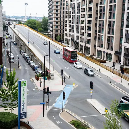 Holiday Inn Express Royal Docks By Ihg-3