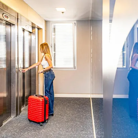 Holiday Inn Express Barcelona City 22@ By Ihg-3