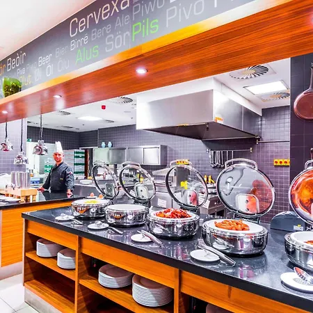 Courtyard By Marriott Pilsen-3