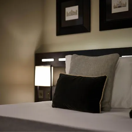 The Resident Victoria-3