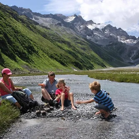 Familienhotel Alpina-2