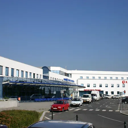 Ramada Airport Hotel Prague-2