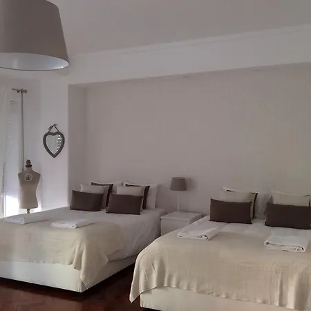 4U Lisbon IV Guesthouse Airport-3