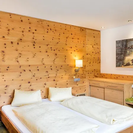 Hotel Garni Ernst Falch-3