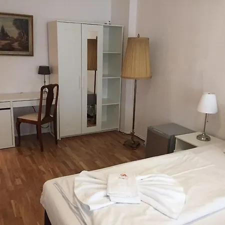 Pension Tempelhof-3