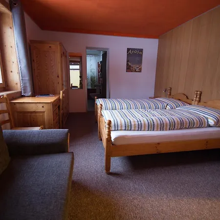 Hotel Hold-3