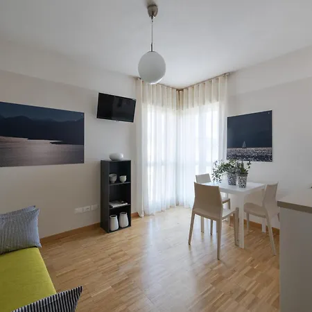 Vialeromadodici Rooms & Apartments-3