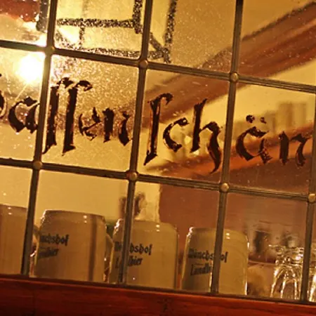 Traditionsgasthof Gruener Baum-2