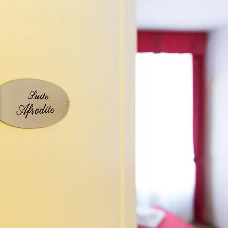 Best Suites Pantheon-3