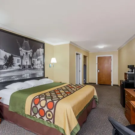 Super 8 By Wyndham Los Angeles Downtown-2