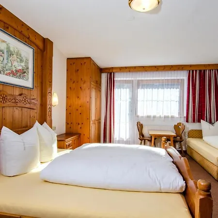 Hotel Garni Golfais-3
