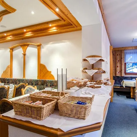 Hotel Garni Golfais-2
