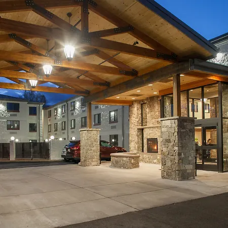 Red Feather Lodge/Hotel-3