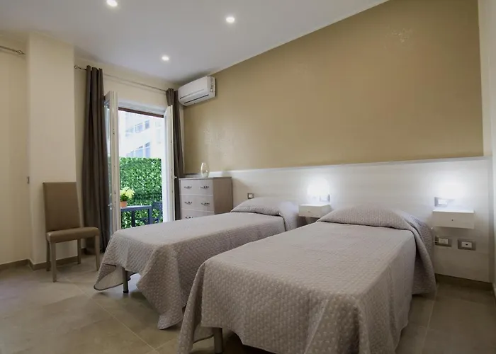 Six Rooms Neapel